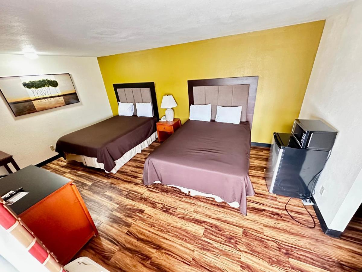 Regency Inn Iola Exterior foto
