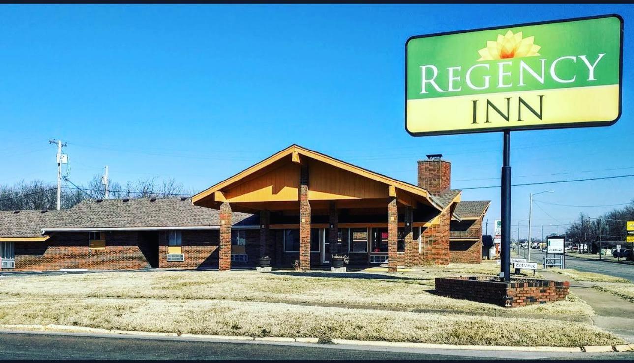 Regency Inn Iola Exterior foto